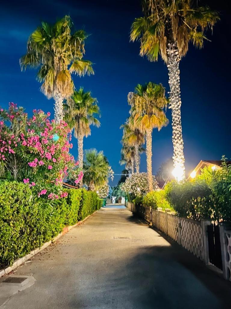 Villaggio Turistico La Baia Degli Angeli Margherita Di Savoia Bagian luar foto